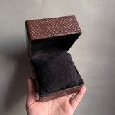 نمای کناری جعبه ساعتی چرم پوست ماری